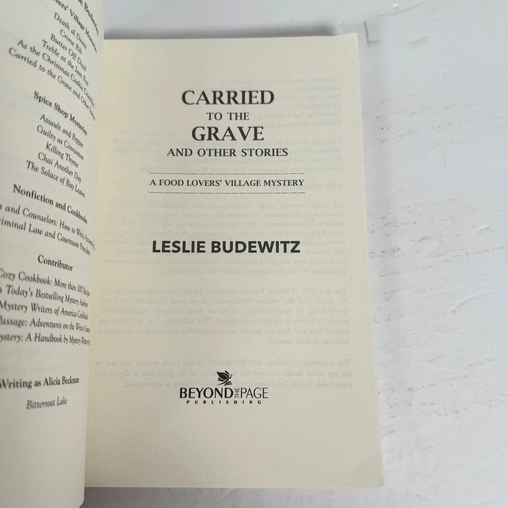 Carried to the Grave & Other Stories Leslie Budewitz 2021‎ Food Lovers Mystery